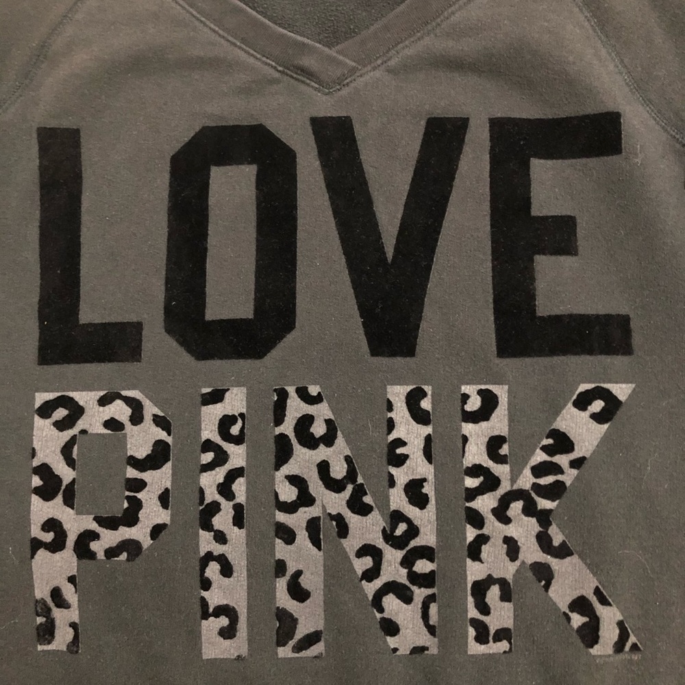 VS pink black v- neck sweatshirt size medium